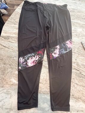 Bebe Sport Leggings 3X Black Floral Capri Plus Size Athletic Workout Pants